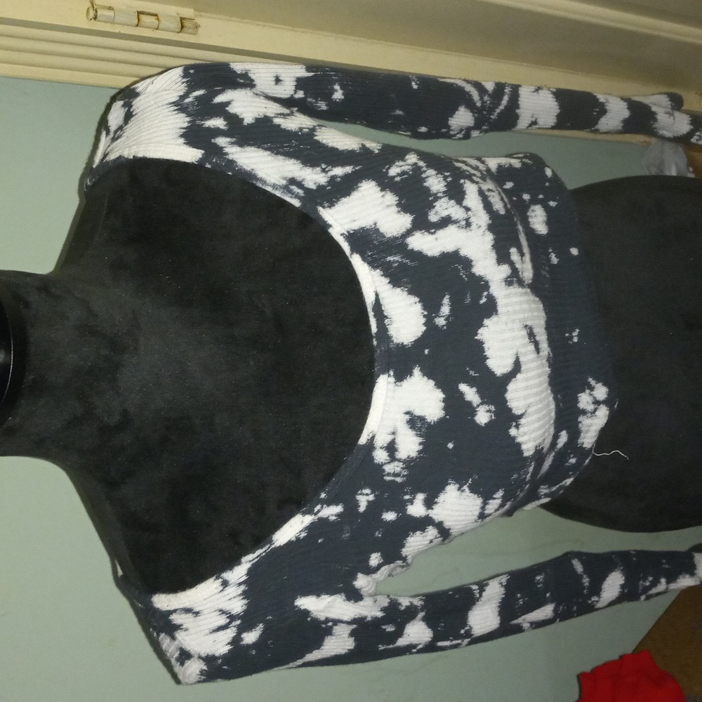 Long Sleeve Crop Top Fashion Nova Guessing Size Medium